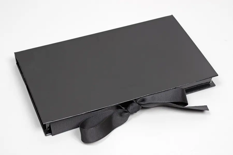 7-1/4 X 4-1/4 X 5/8 GLOSS BLACK PLATFORM RIBBON GIFT CARD BOX