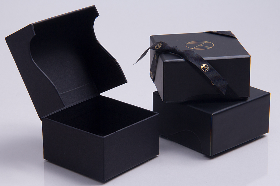 Luxury packaging: bags, cases and boxes